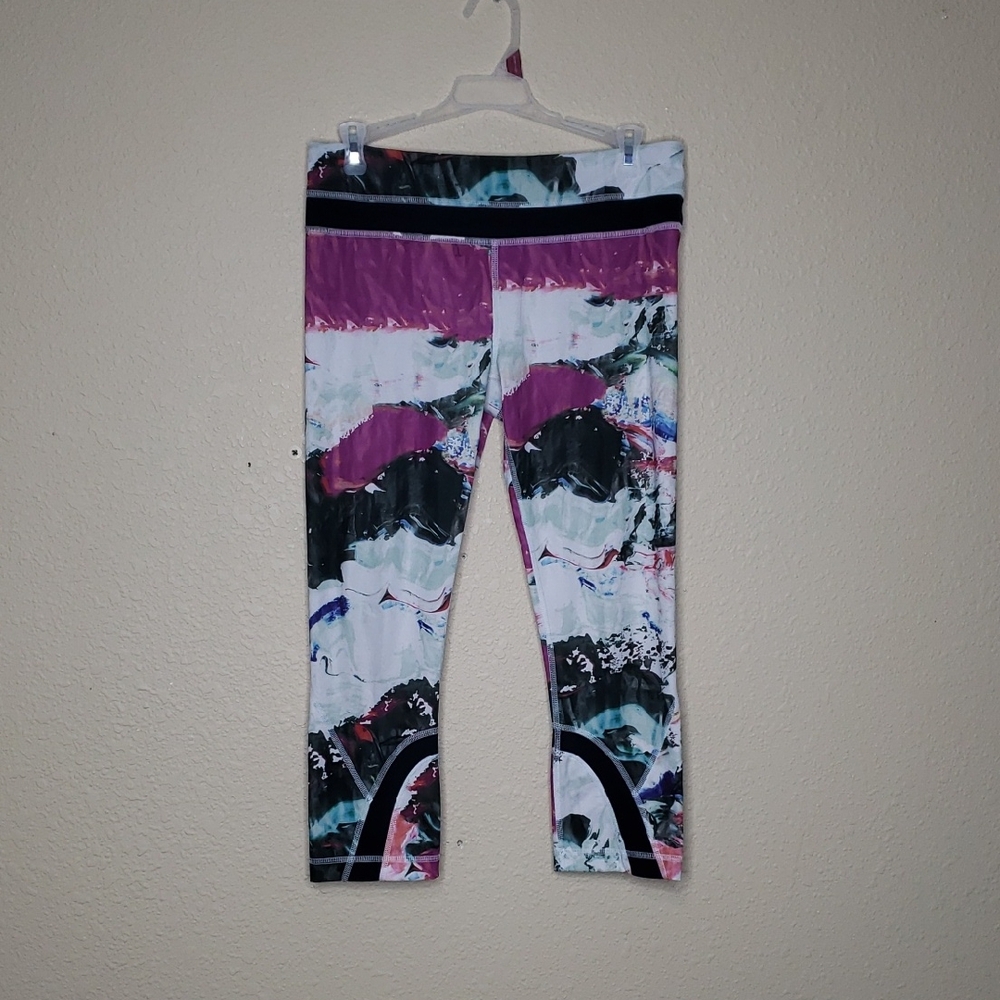 Lululemon RUN Inspire Crop II Pigment Wave Multi Luxtreme Size 8 Fitness Gym